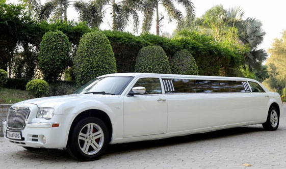 Chrysler-300-Limousine wedding car