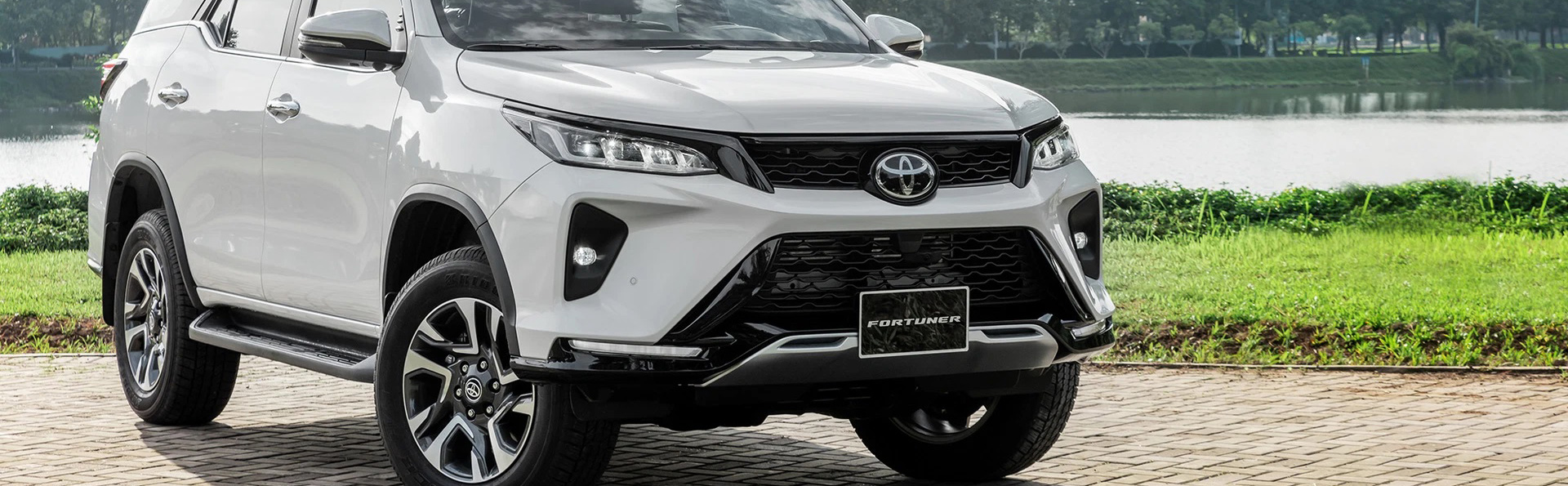 Luxury-Fortuner-Car-in-Punjab-for-Wedding​